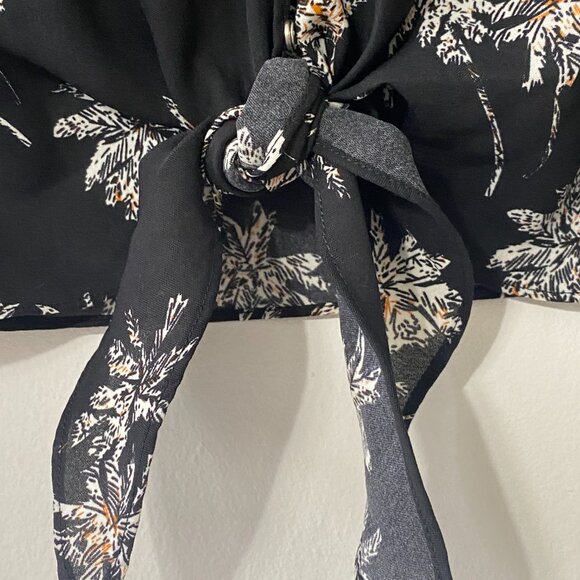 NWT Lucca Crop Tie Front Top ¾ Sleeves Black White Medium Palm Tree Paradise - Picture 5 of 8